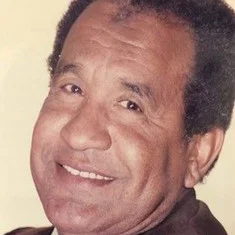 محب كاسر