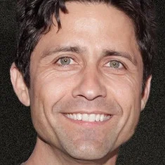 Byron Thames