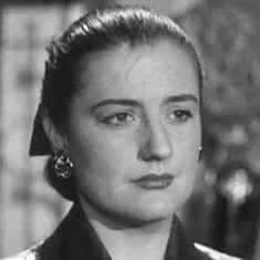 Nelly Mazloum