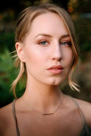 Фото: Izzy Stevens