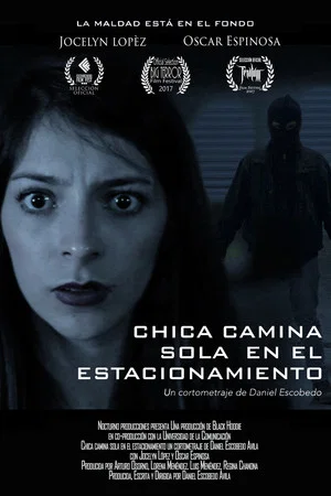 Постер: Chica camina sola en el estacionamiento