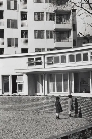 Постер: 12 Views of Kensal House