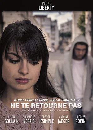 Постер: Ne te retourne pas