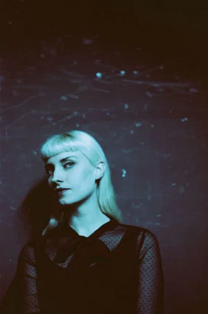 Постер: Molly Nilsson live Line art Fest