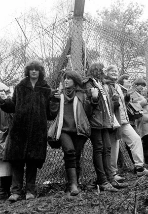Постер: Carry Greenham Home