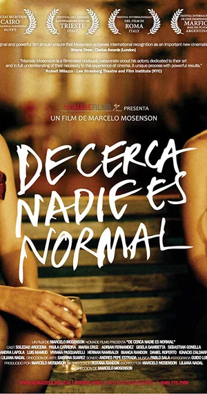 Постер: De cerca nadie es normal
