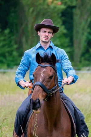 Постер: ON HIS WAY