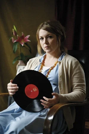 Постер: Woman and Gramophone