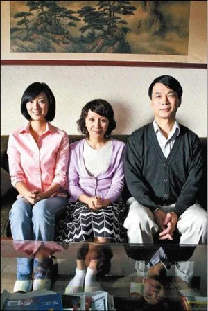 Постер: Family Viewing