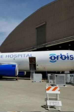 Постер: Hospital in the Sky