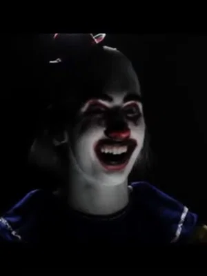 Постер: The Clown Statue