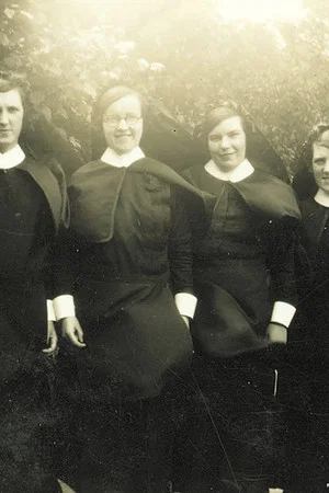 Постер: The Incredible Vanishing Sisters in the Death of the Garden of Eden