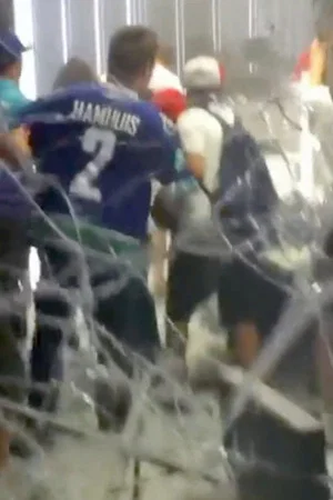 Постер: Canucks Riot II