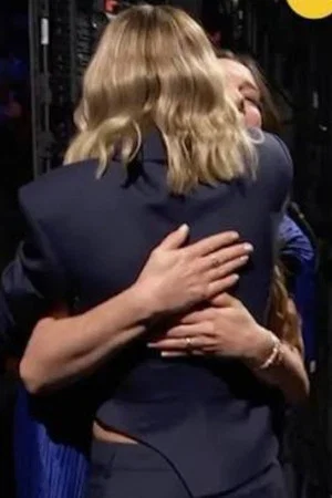 Постер: Anne Hathaway and Emily Blunt D23 Expo