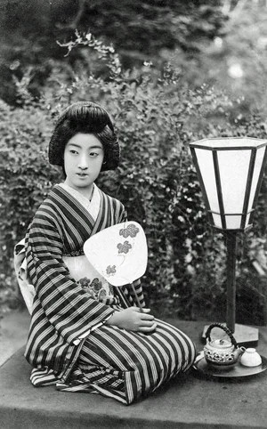 Постер: Danseuses japonaises : la danse des ombrelles