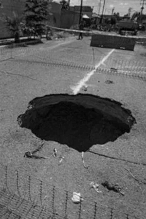 Постер: Sinkhole