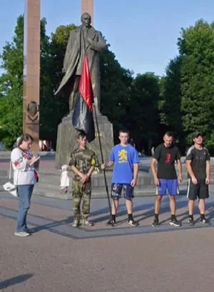 Постер: Де фак-то