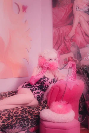 Постер: Amazing Angelyne