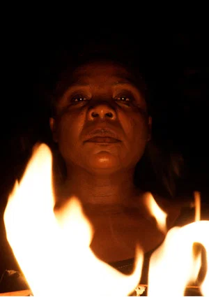Постер: Medeia Negra Contemporânea