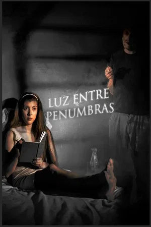 Постер: Luz entre penumbras