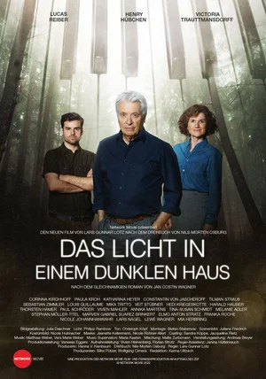 Постер: Das Licht in einem dunklen Haus