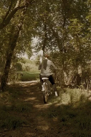Постер: Walking Backwards