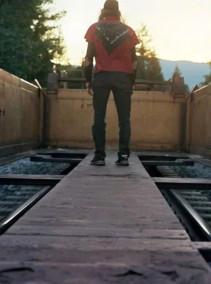 Постер: Holes in the Mountain