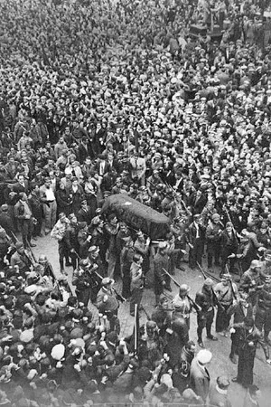 Постер: The Funeral Procession of Buenaventura Durruti