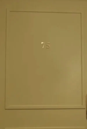 Постер: Room 75
