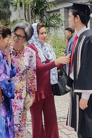 Постер: Keliru Ibu