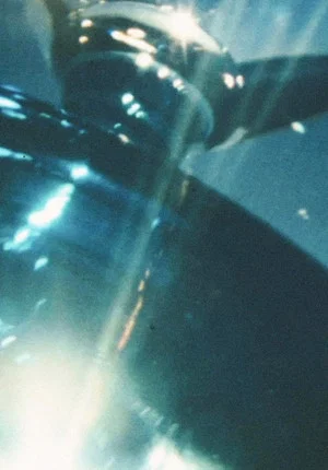 Постер: A Film That Uses a Cheap Wine Glass to Consider Light