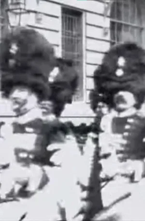 Постер: Défilé des vétérans en costumes anciens : II. Vue de près