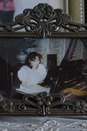 Постер: Between the Notes​​