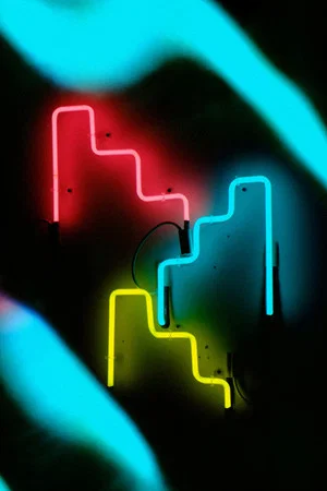 Постер: The Neon Studio of Carolina Pereira