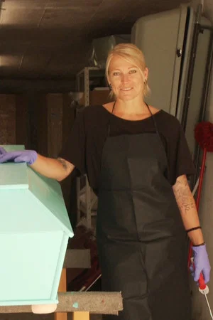 Постер: Women Undertakers: Back for the Dead