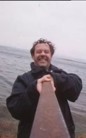 Постер: Holding the Viewer